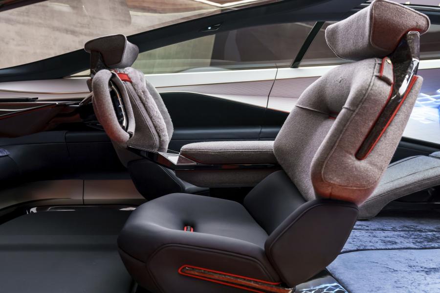Интерьер Aston Martin Lagonda Vision Concept 2018 года  (фото 26 из 28)